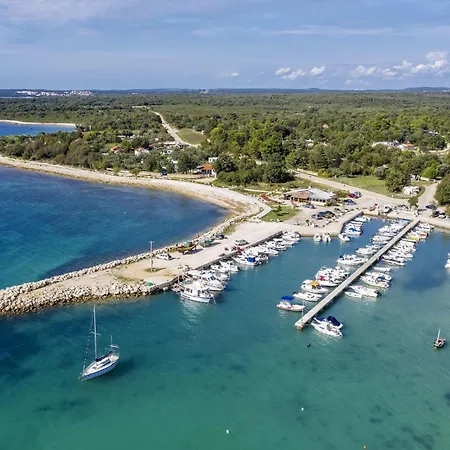 Jadranka 3 In Stinjan - Istrien 17371 *